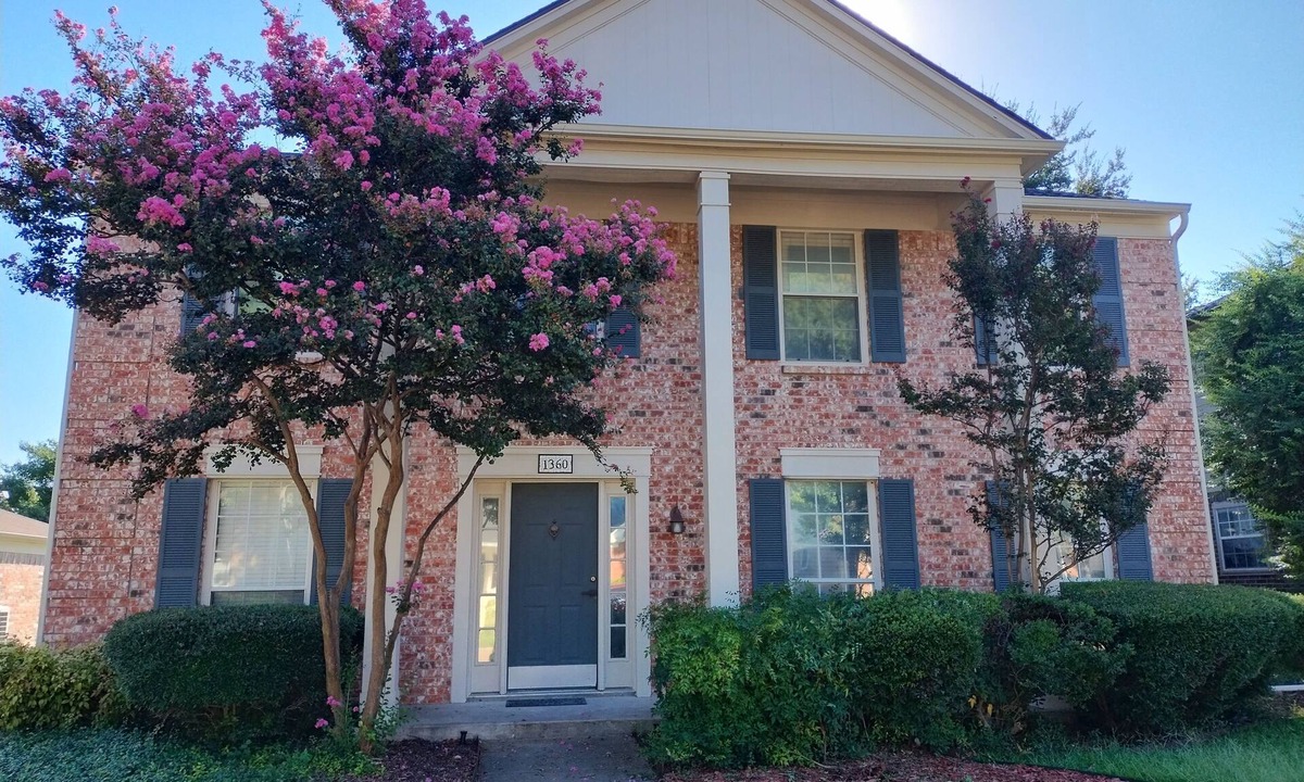 Cedar Hill House | 5BR/2.5BA Colonial Home Near AT&T and Globe Life