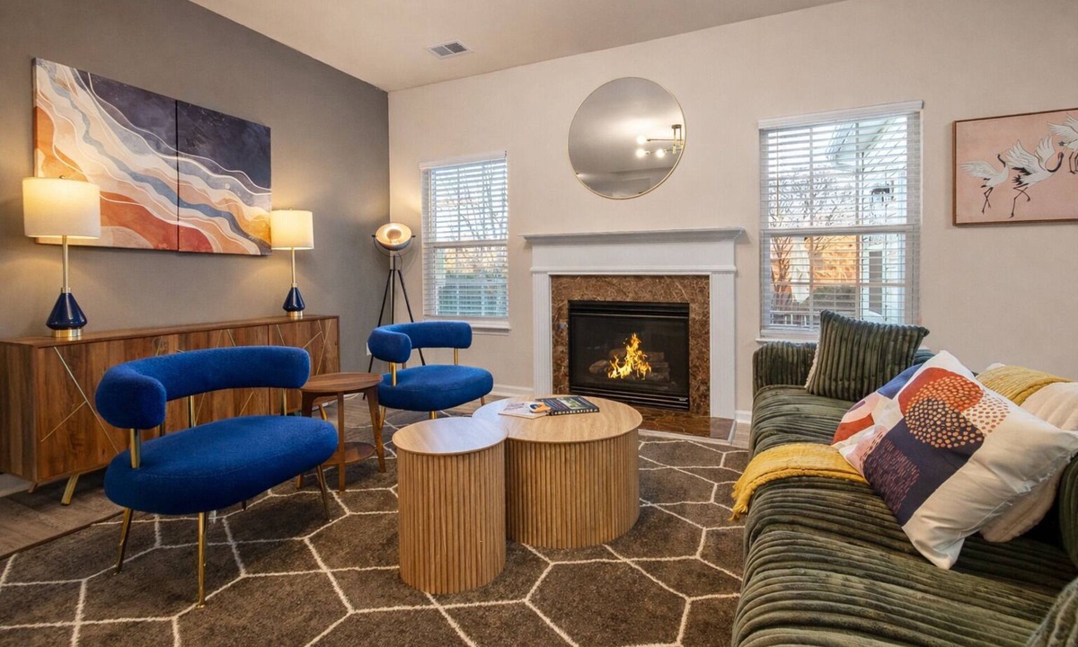 Dixie - Berryhill House | 5BR Retreat Near Outlets+CLT Airport Sunroom+Fireplace King+Bunk Beds