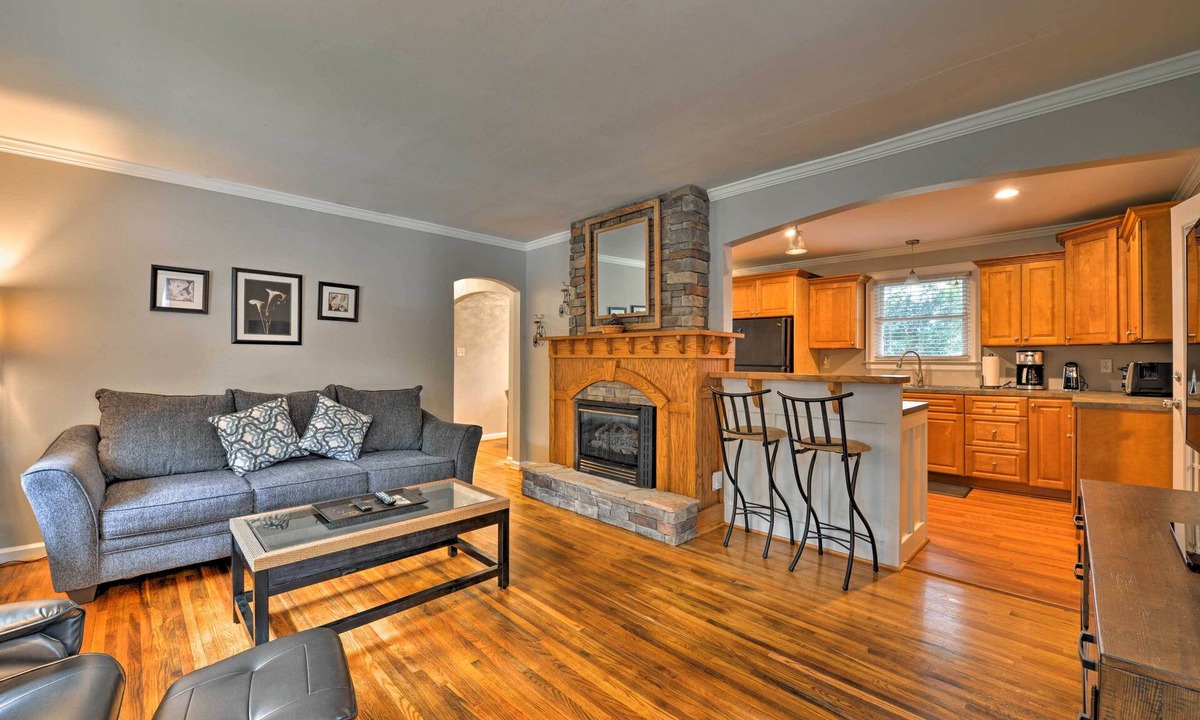 Charlotte House | 6 Mi to Downtown Charlotte! Charming Home w/Patio