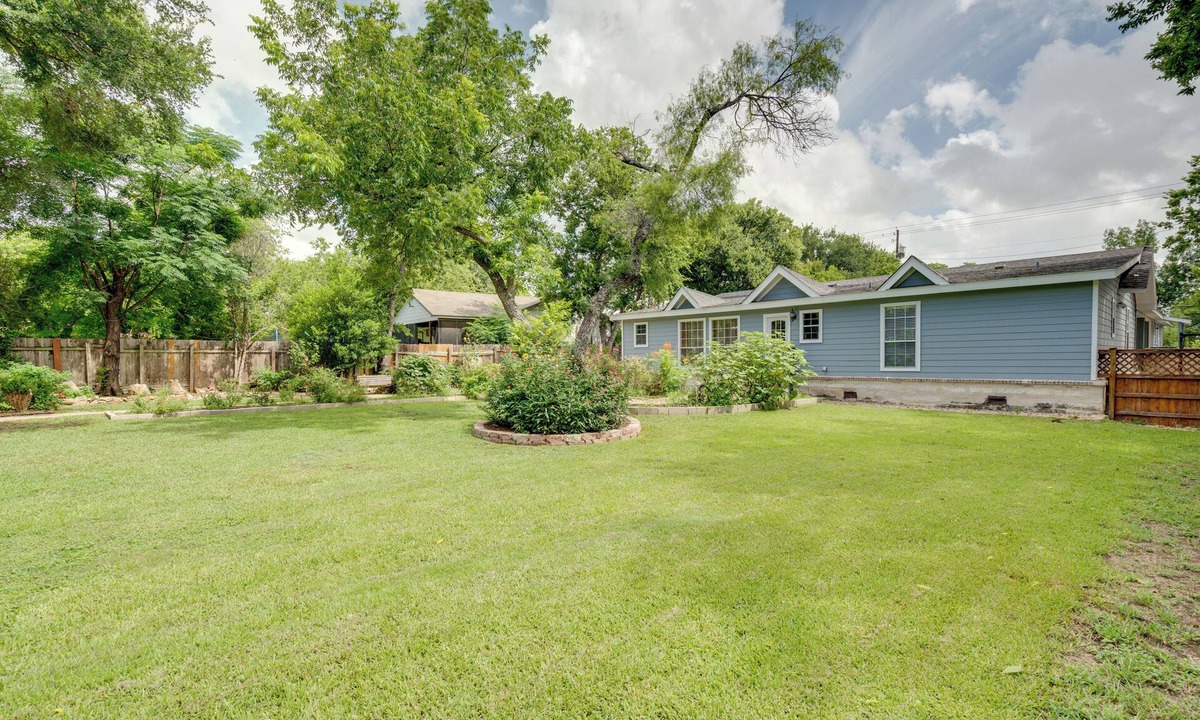 University Hills and Windsor Park House | 6 Mi to Dtwn: Austin Home w/2 Patios & Grill