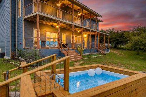 Buchanan Dam House | 6bed 4bath 3 acres with 18i0 degree views pool firepit