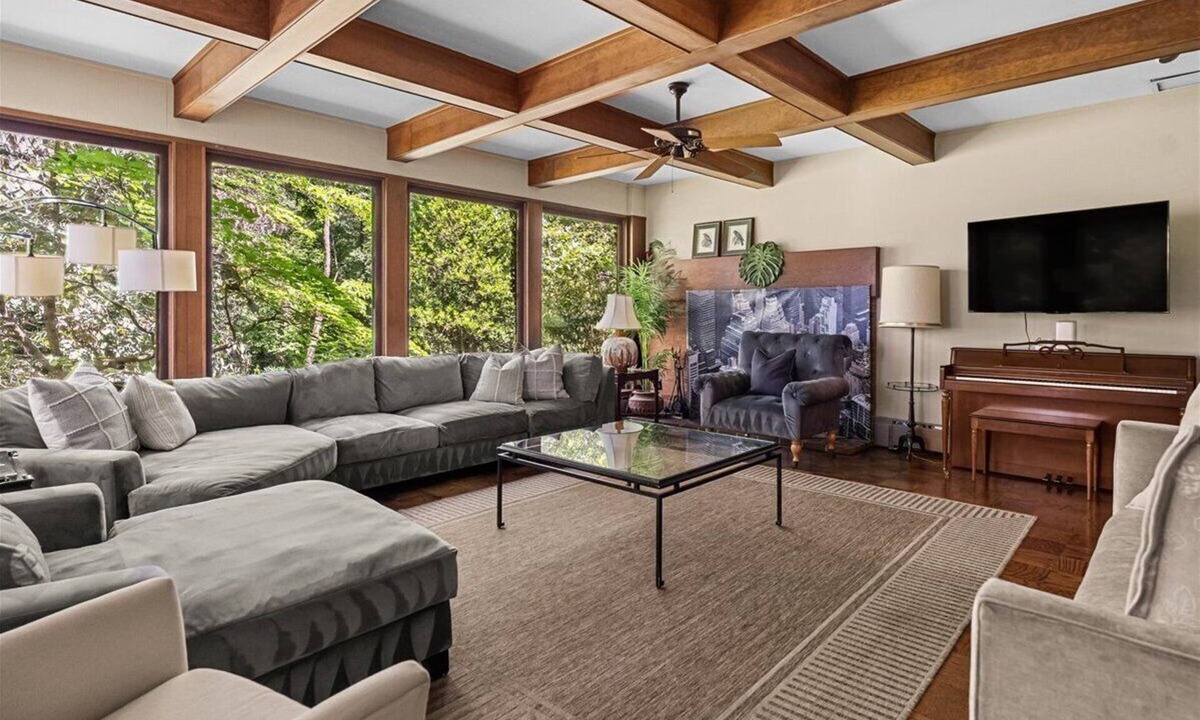 Taylor Run House | 7 BR historical estate near old town
