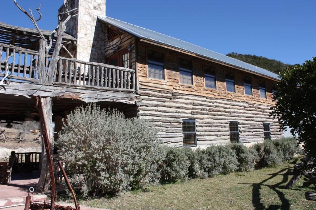 Tarpley House | 7 Canyons Ranch Lodge Suite 8 Home