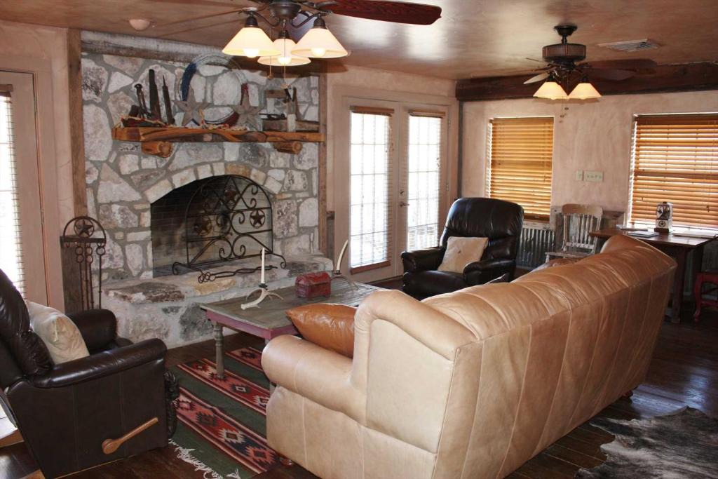 Tarpley House | 7 Canyons Ranch Lodge Suite 3 Home