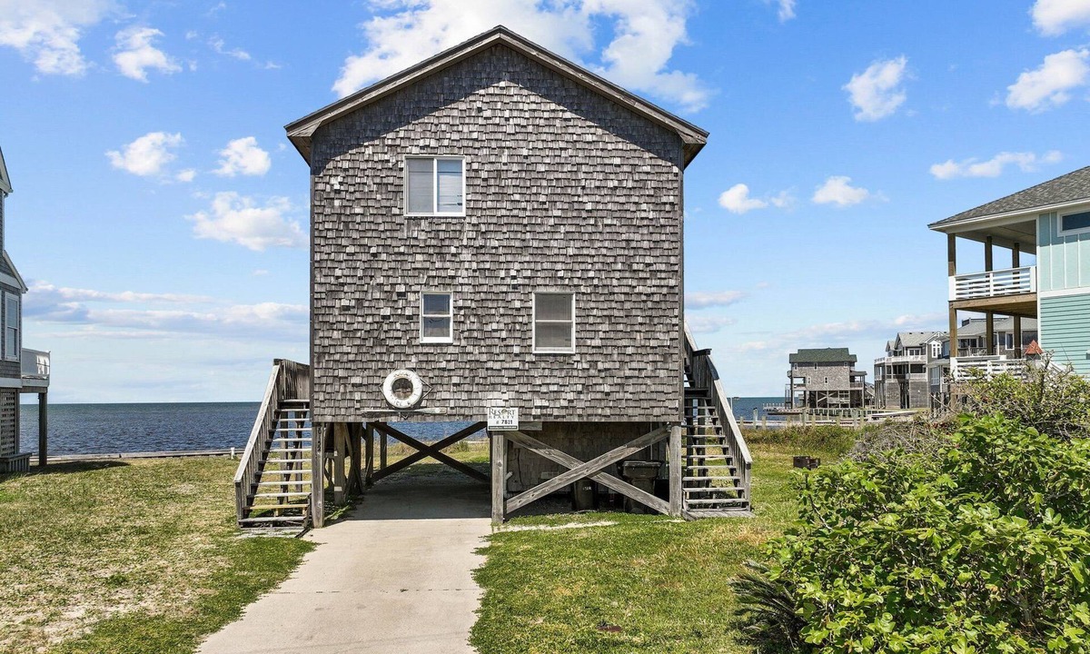 Brigands' Bay House | 7821- Sunset Clun, Soundfront pet friendly 3 bedroom home in Frisco!
