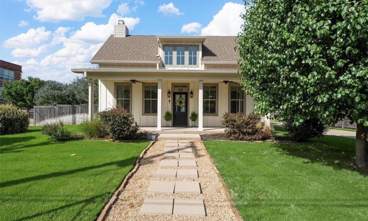 Brazos House | 8th Street Cottage