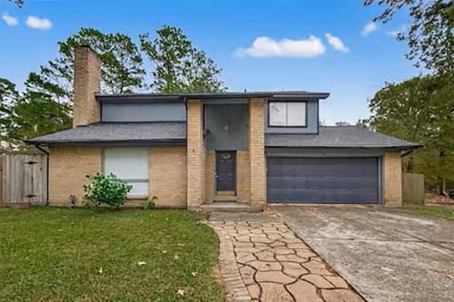 Panther Creek House | 92 S Waxberry Rd, Spring, Texas 77381, USA
