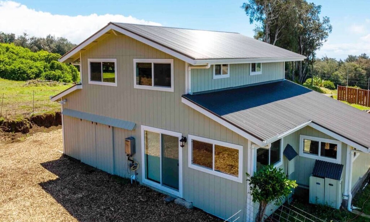 Hawi House | A Cozy Cabin in the Country