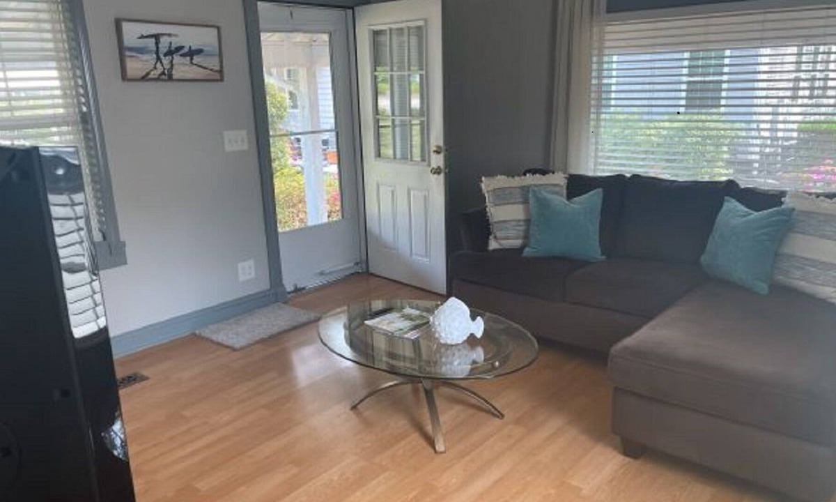 Golden Mile Cottage | A few steps to the sandy white beach in Myrtle Beach