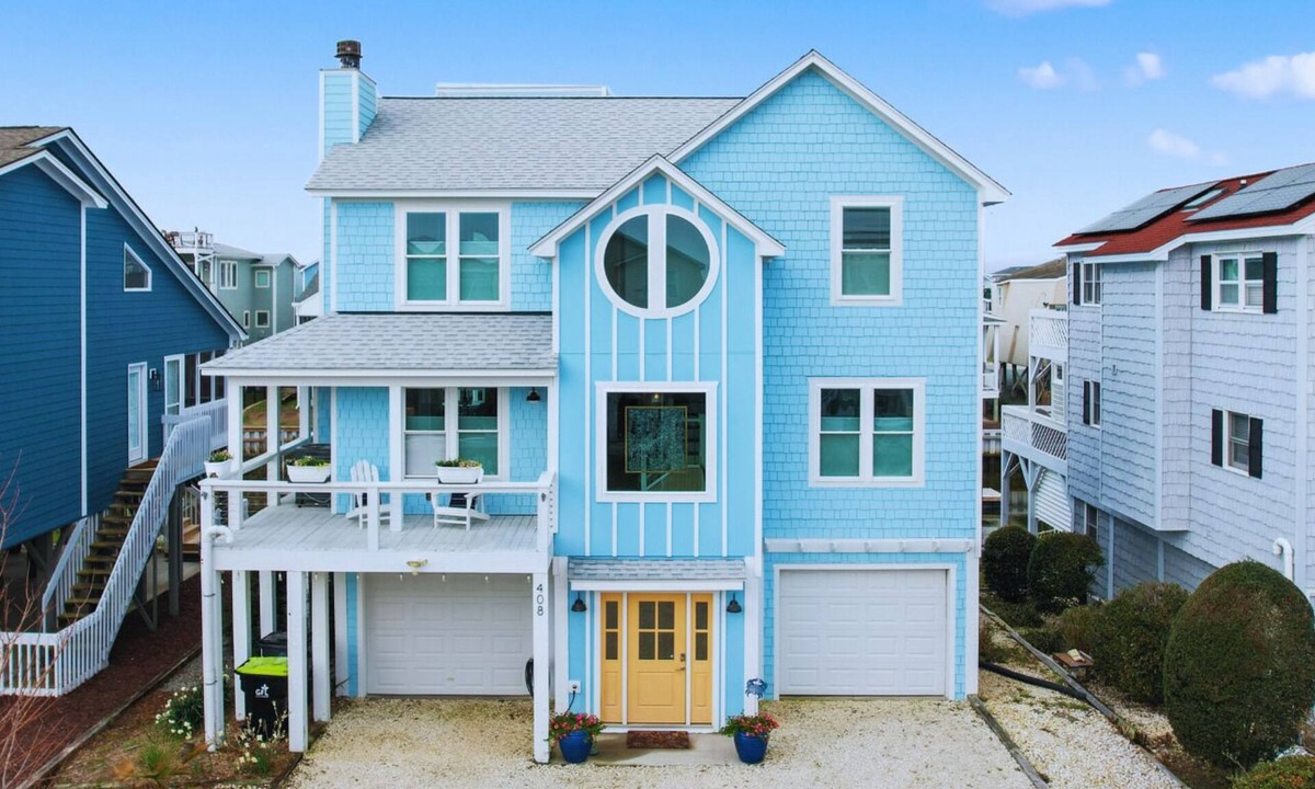 Sunset Beach House | A Hale Mary-Where Every Stay Feels Legendary. Canal-Front 4BDRM/4BA