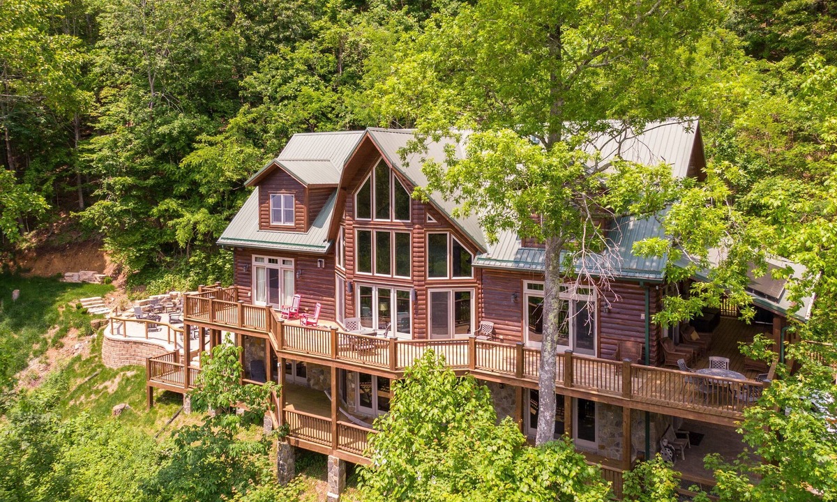 Boone Cabin | A High Country Retreat - Luxury Boone home on 10 acres with hot tub & pool table