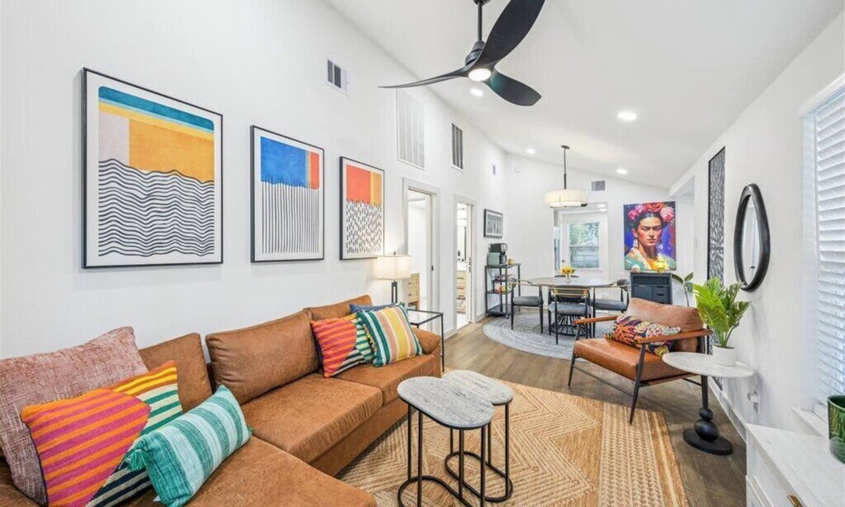 East MLK House | A Hoot’s Nest-Luxe 3 Bed Sleep-5 near Downtown ATX&UT COTA EV & COWBOYPOOL
