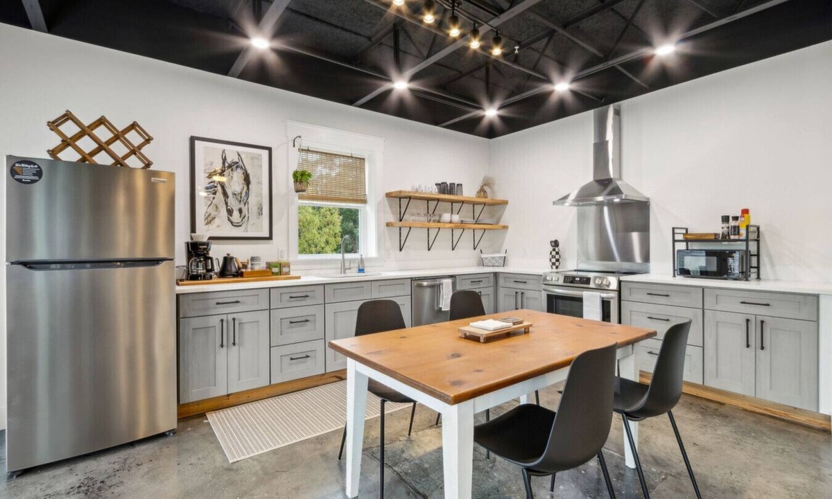 St. Marys Apartment | #A Industrial Studio Loft Downtown!