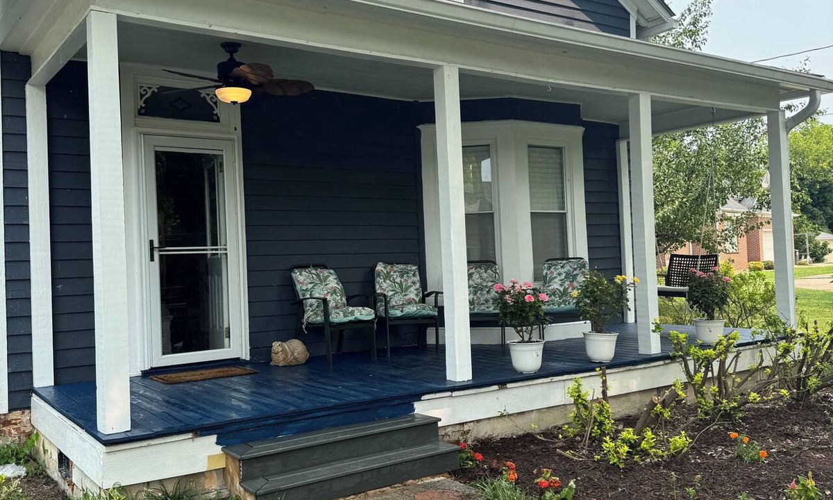 Clarksville House | A lake retreat like no other in historic Clarksville, Virginia.
