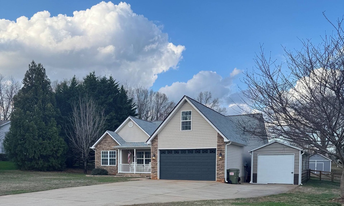 Tigerville House | A Peaceful 3 bed/2 bath house in Blue Ridge.