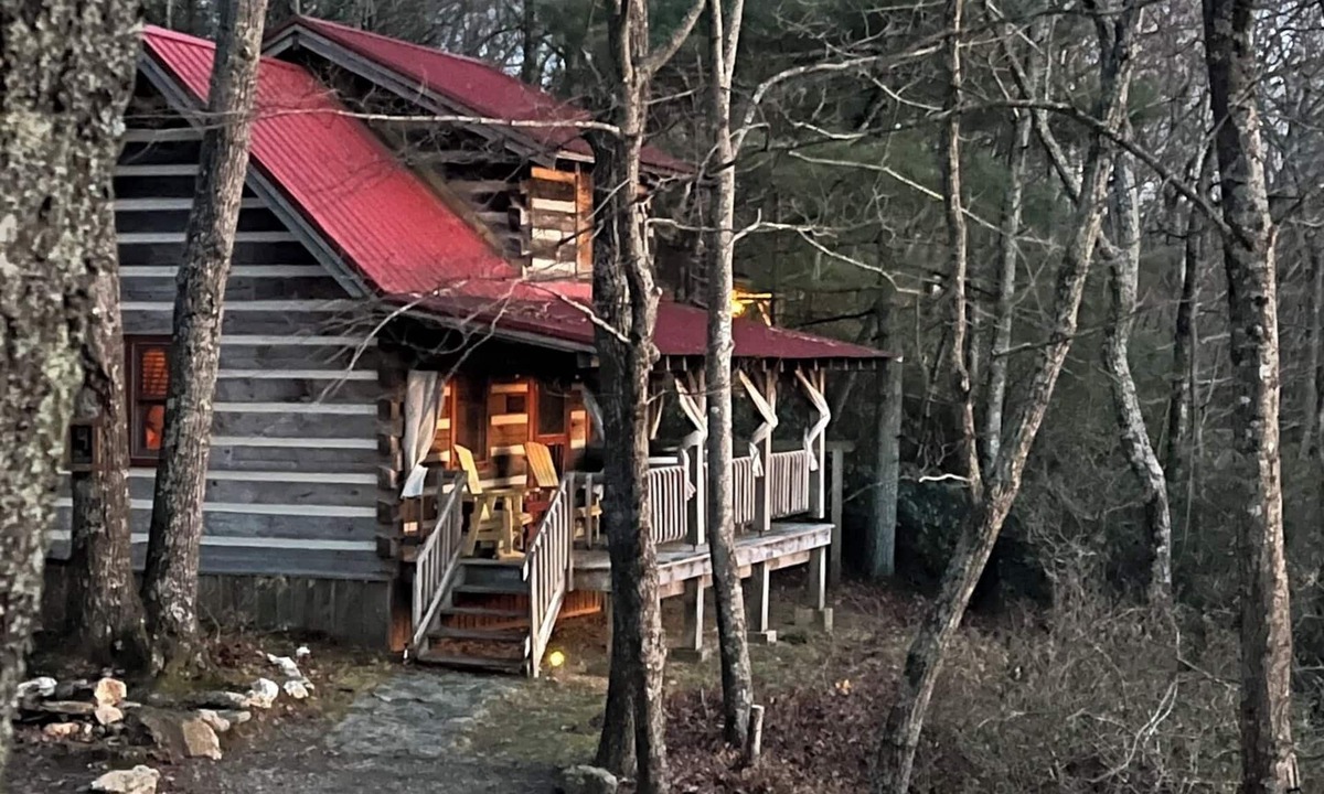 Piper Gap Cabin | A Unique Bed and Breakfast.Log Cabins, with Hot Tubs and Breakfast Delivered Each Morning :)