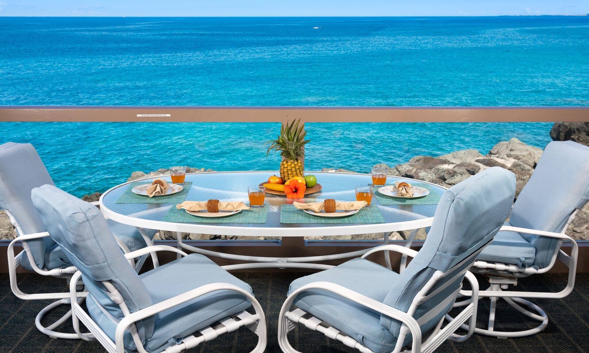 Kahaluu Bay Condo | Absolute Oceanfront at Keauhou-Kona Surf & Racquet Club 5-204