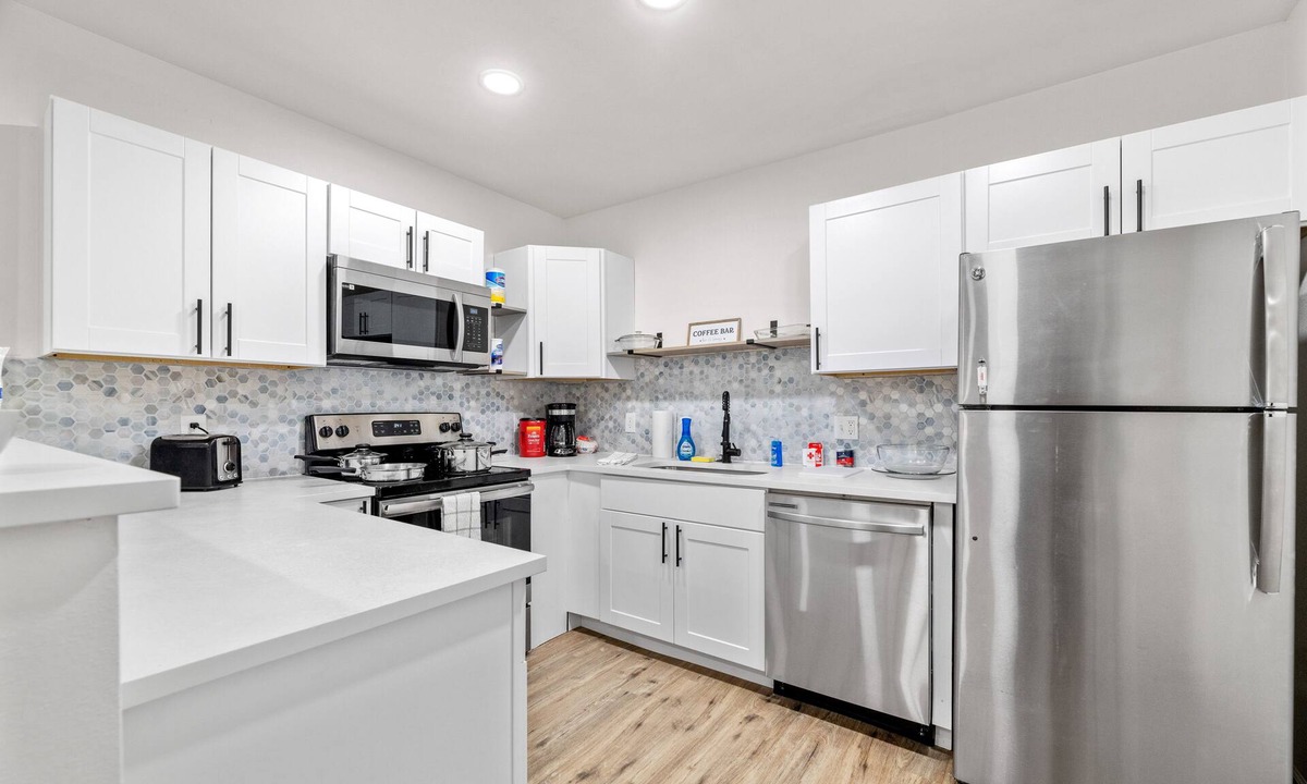 Junius Heights Condo | Adorable 2 Bed/1 Bath Condo near Lakewood