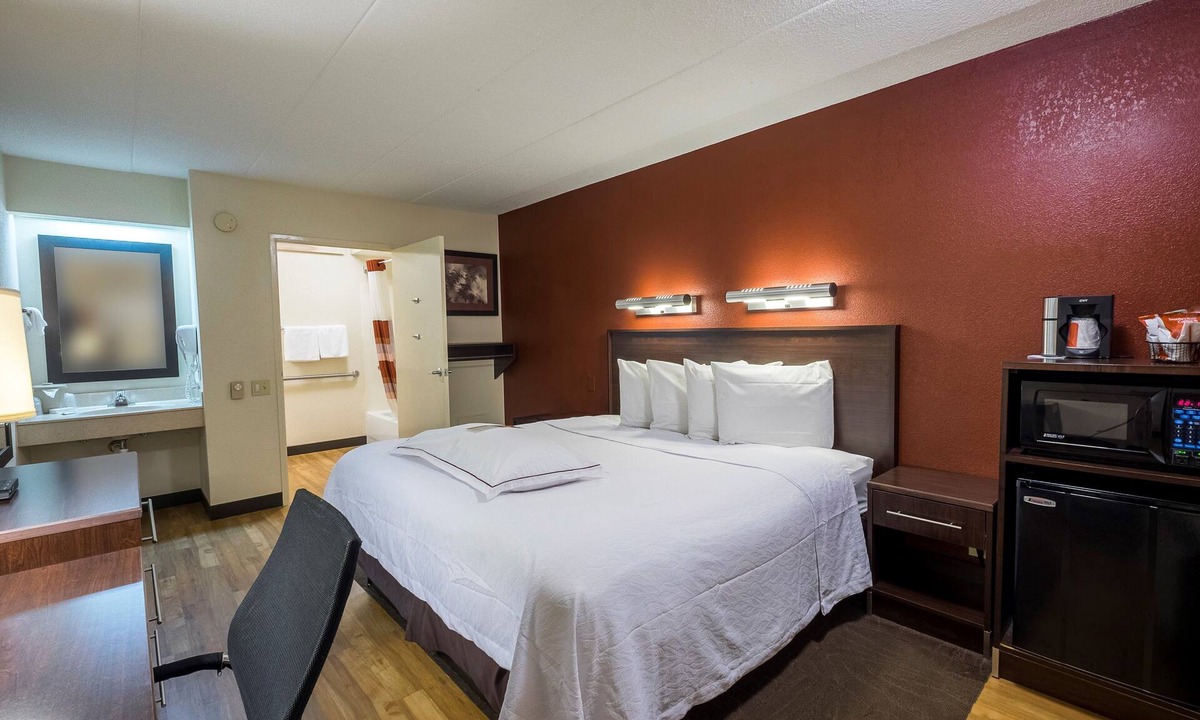 Statesville Apartment | Affordable Stay | 1 King Bed | Near Downtown Statesville