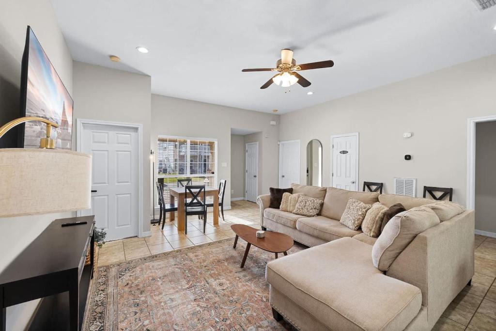 College Station House | Aggie Game Day Walk to A&M - Kings - Outdoor