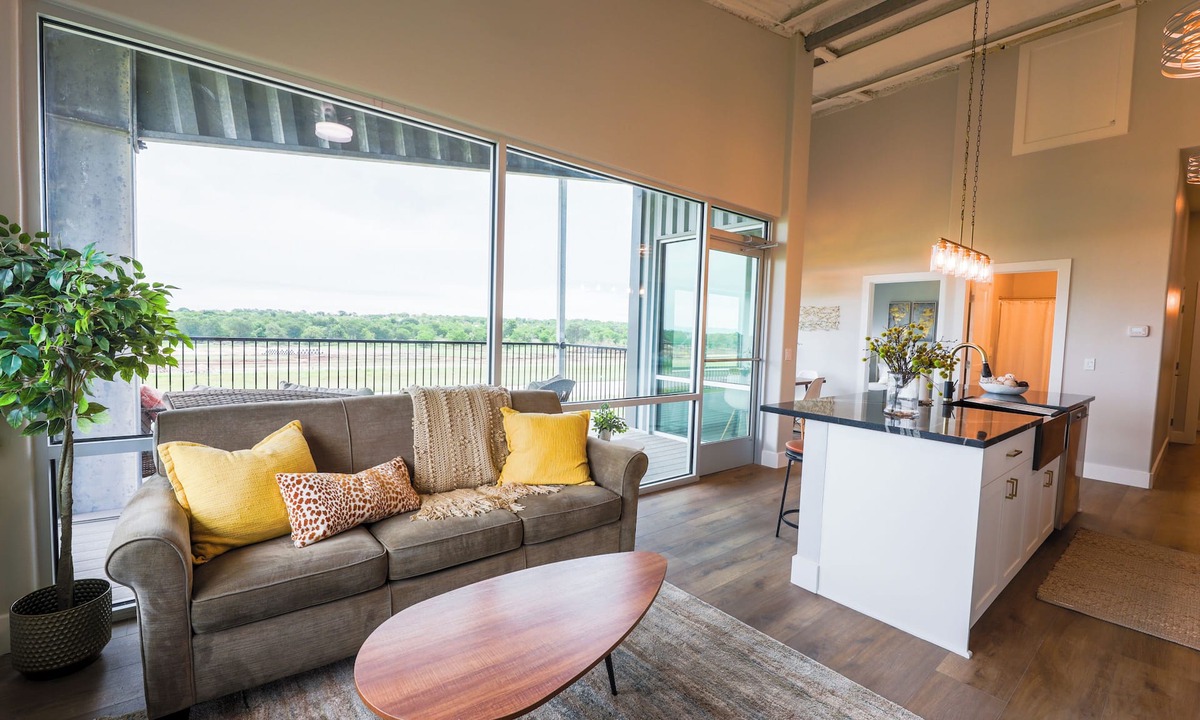 Salado Apartment | Airplane/Hanger 2 bedrooms 2 baths, with beautiful views and a runway.#1