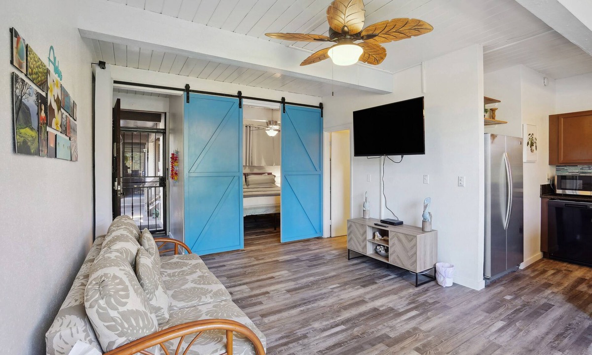 Historic Kailua Village Condo | Airy Kailua-Kona Condo < 1 Mi to Beach + Town