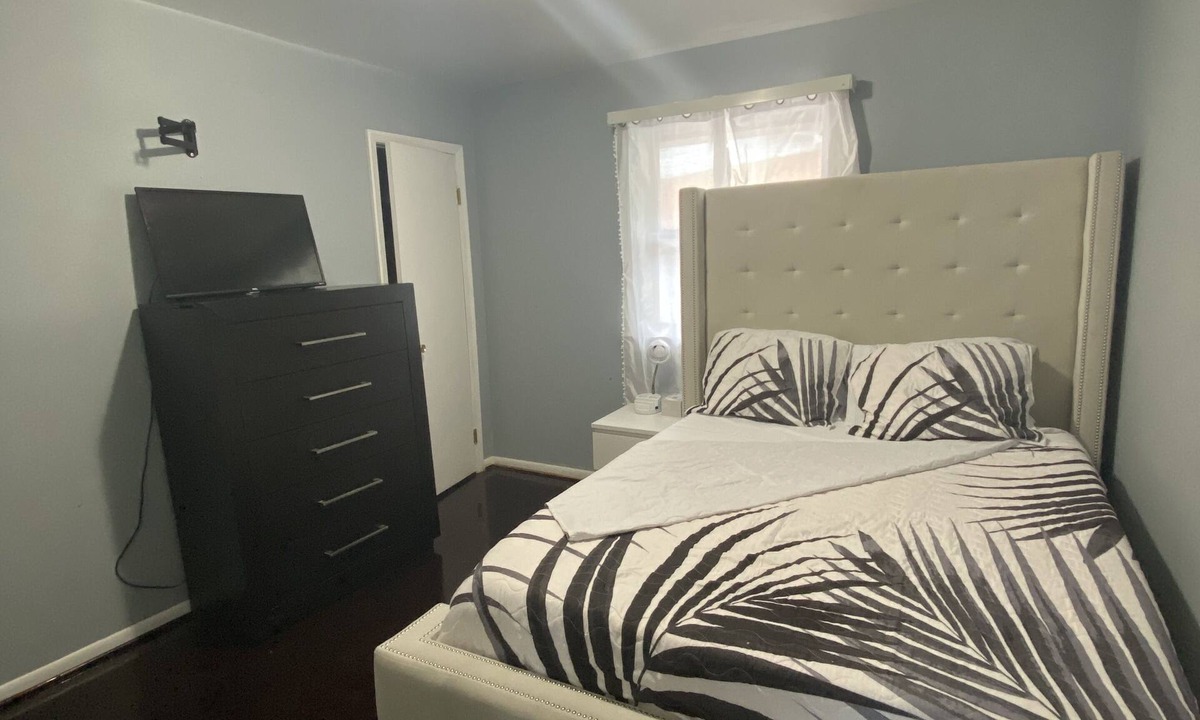 Calverton House | Akeem's guest house