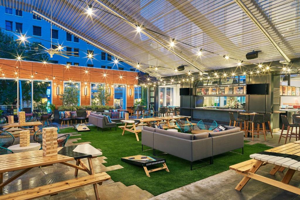 Downtown Austin Hotel | Aloft by Marriott Austin Downtown