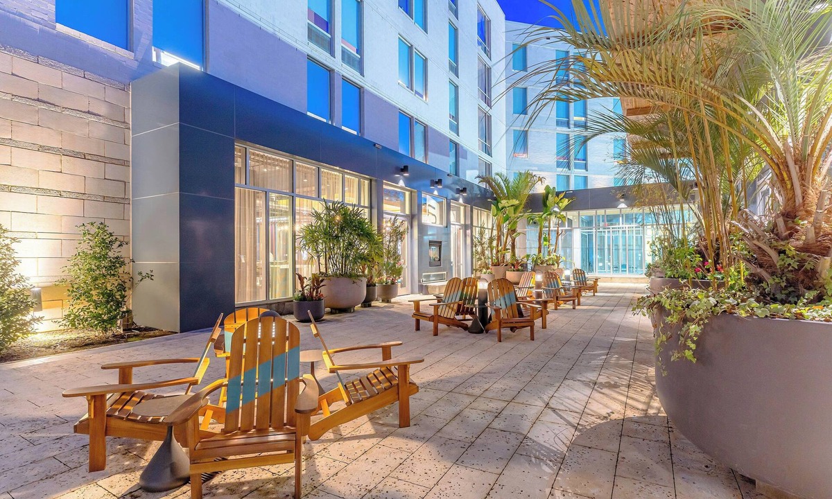 Southside Hotel | Aloft by Marriott Jacksonville Tapestry Park