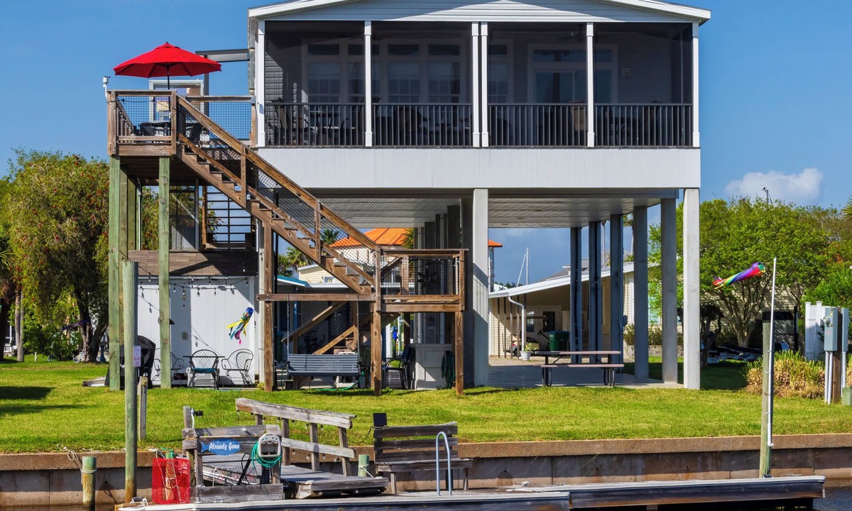 Crawfordville House | "Already Gone" in Shell Point.Canal Front, Boat Dock, Porch, Pool, Pool Table