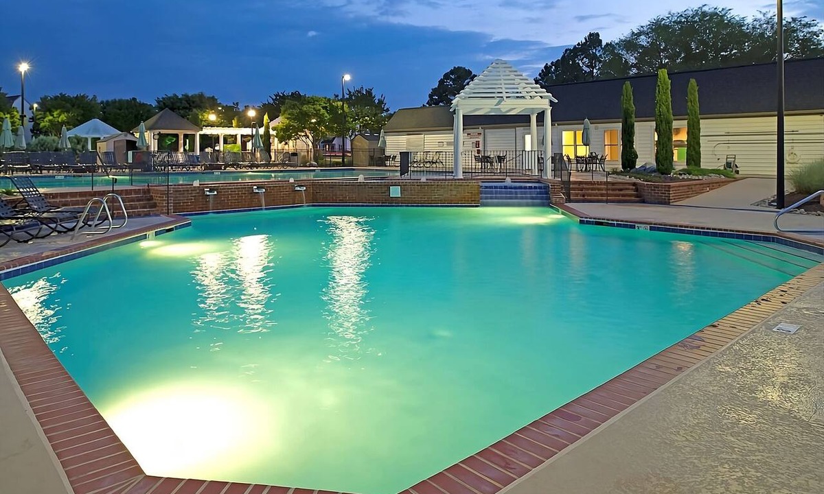 Berkeley Hotel | Always a Great Idea To Unwind! 2 Amazing Suites w/Kitchen and Living Room