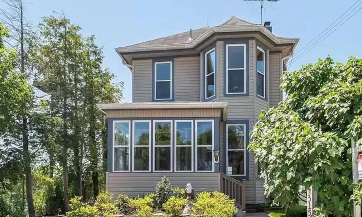 Edmonston House | Amazing Location, 2700 sqft, 5-bedroom, Family-friendly, 1 Mile from DC