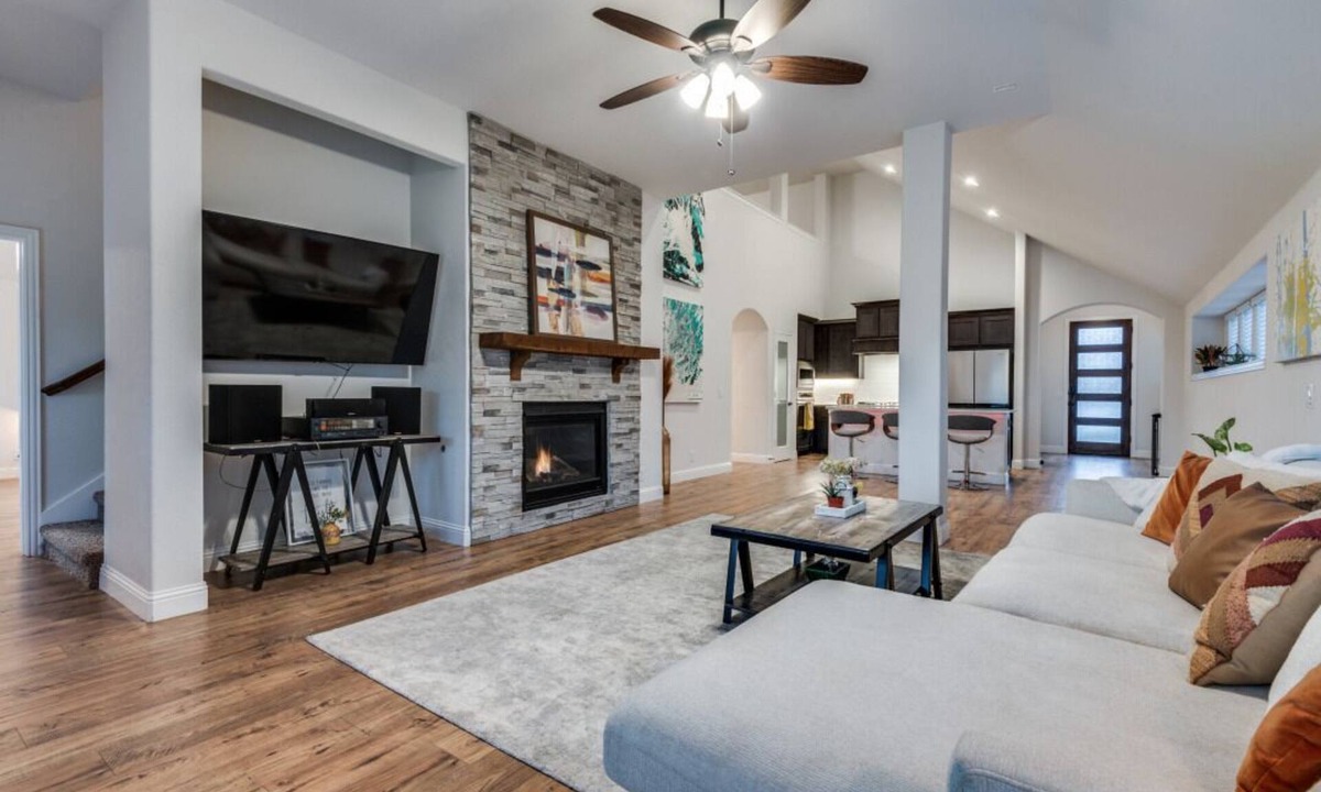 Argyle House | Amazing upgraded masterpiece with a nice gym upstairs, full kitchen, and games!
