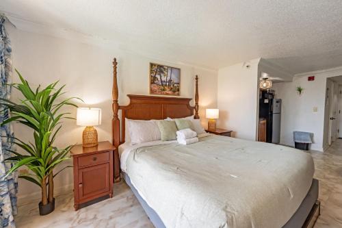 Downtown Myrtle Beach House | Amazing View Ocean Front Studio Nicely Decorated