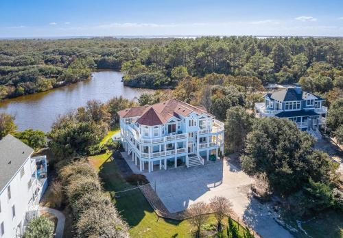 Pine Island House | Angel of the Isle - Pine Island, Short Walk to beach, Sits on 10 Acre Pond, Pool, Hot Tub, Pets OK