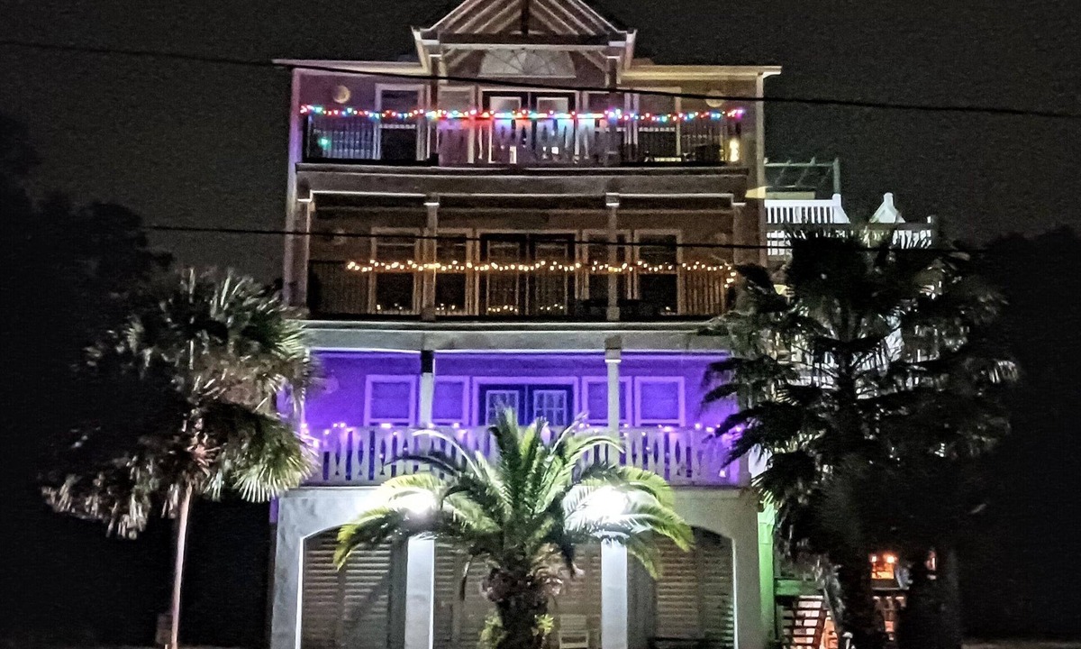 Apalachicola Condo | Apalachicola seafood & Franklin County beaches before school vacation ends!