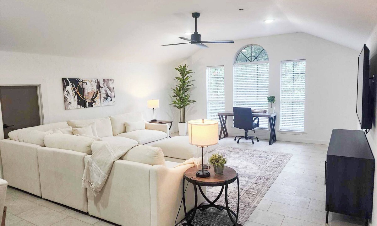 West Arlington Condo | Arlington Executive Suite by Vacation Your Way