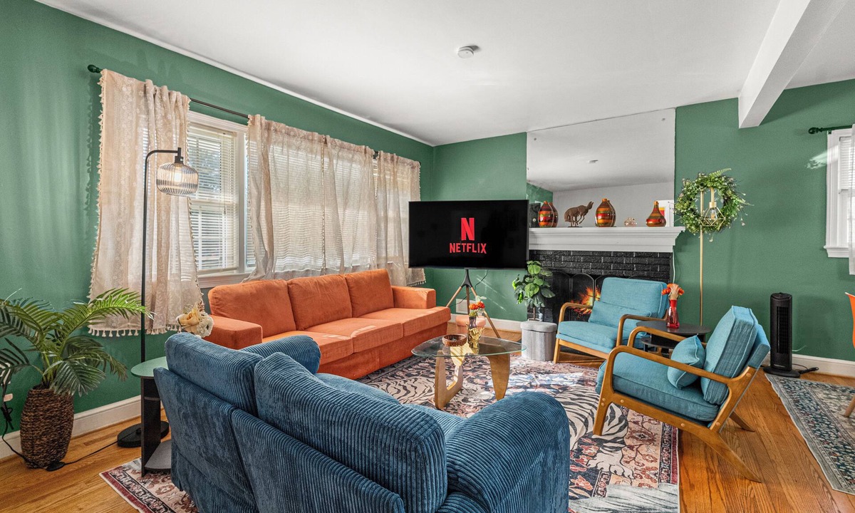 Arlington House | Arlington Charm Cozy 5BR Home Sleeps10 Near DC