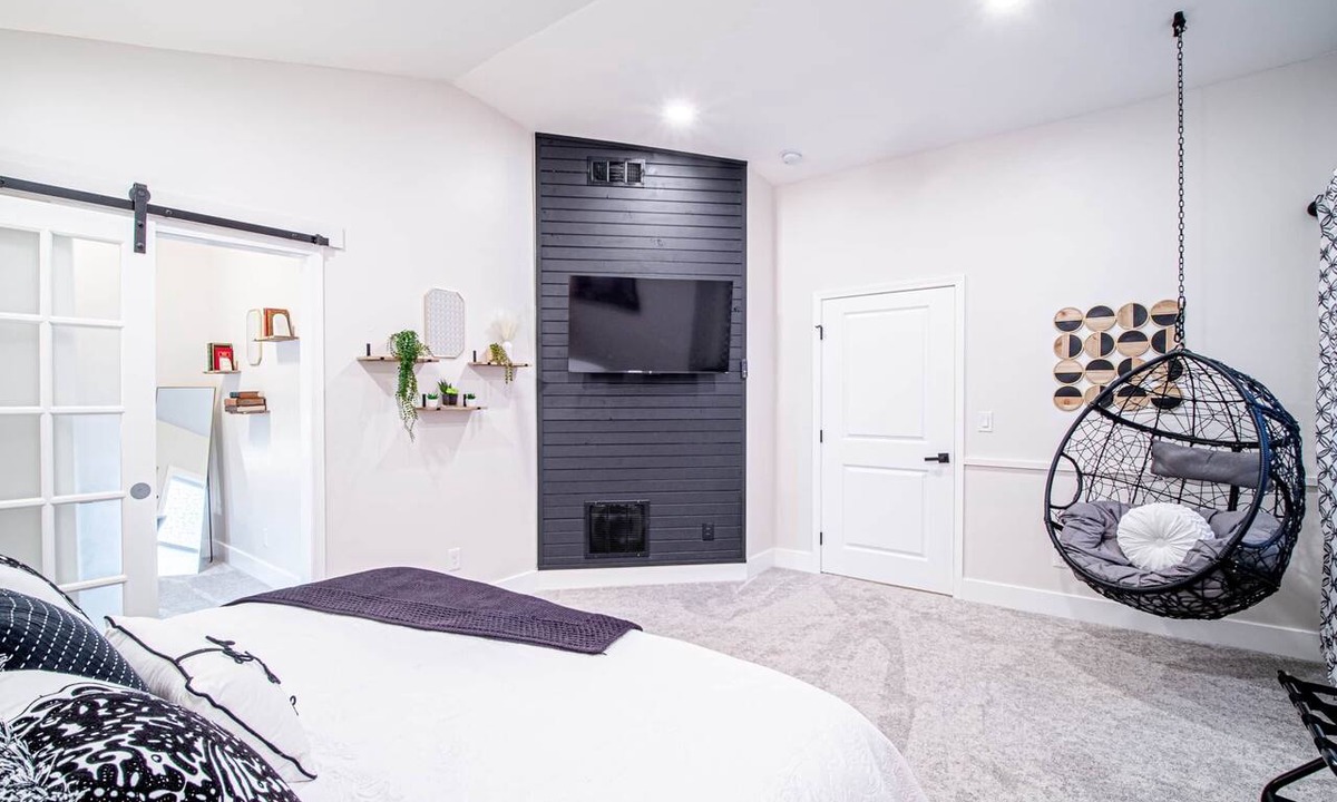 Marietta Apartment | Artful Escape at Marietta Square