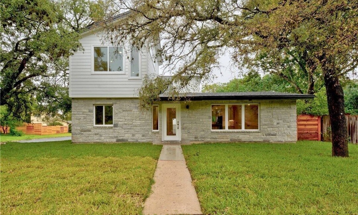 South Manchaca House | Artistic Retreat/Hot Tub/Pool Table/Vintage Vinyl Collection