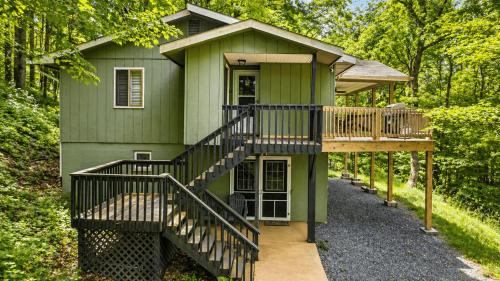 Wolf Laurel House | Ash Vale by AvantStay