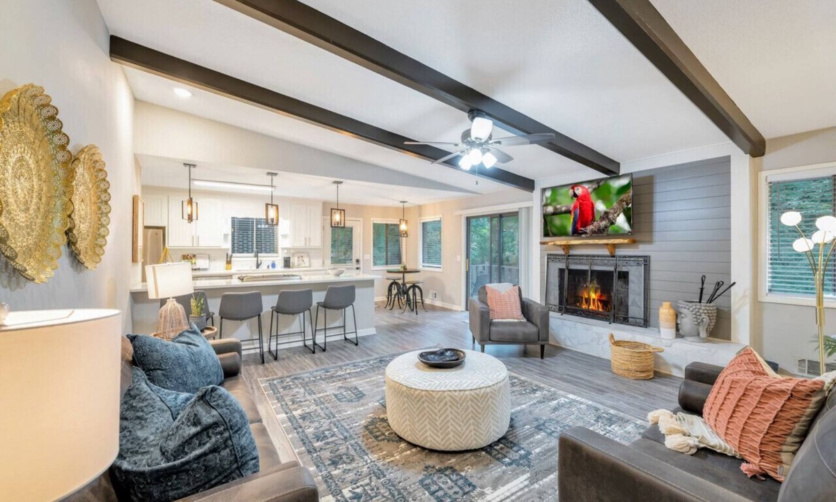 Addison Heights House | ATH - Marietta/Kennesaw- 4BR - Pet Friendly (kath)
