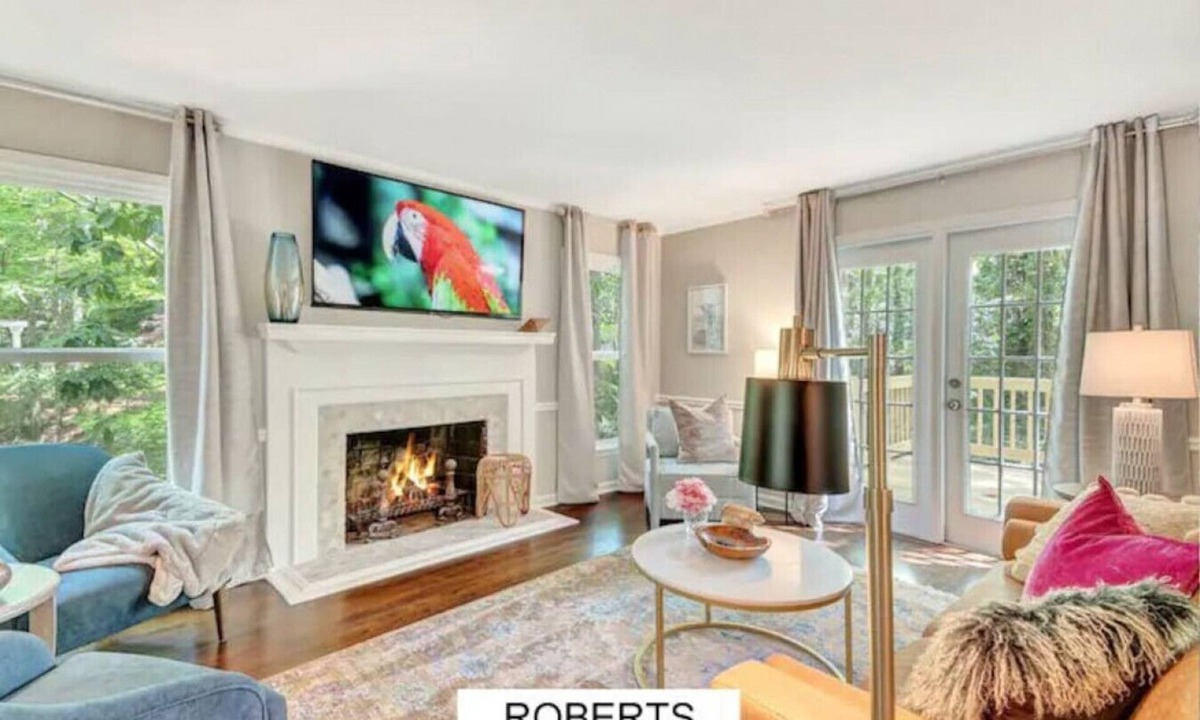 Dunwoody House | ATH - Sleeps 6 - 3 Beds Pet Friendly and fenced - Roberts