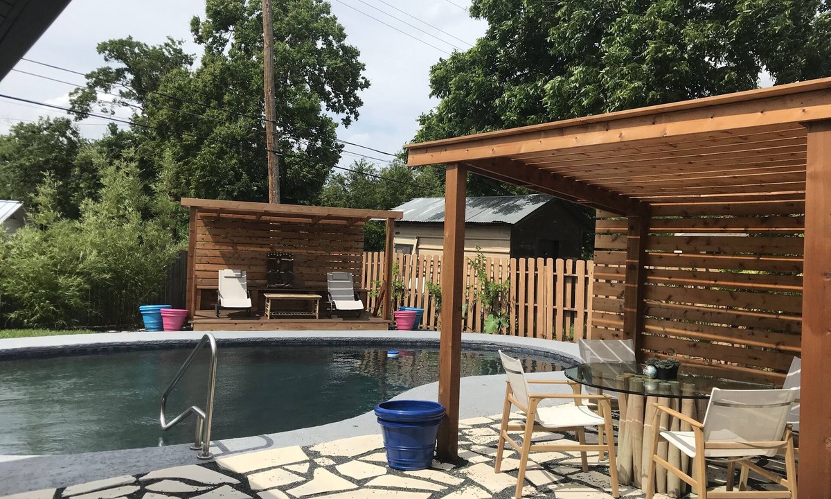 Windsor Park House | ATX Oasis 7 minutes from downtown! Monthly Specials!