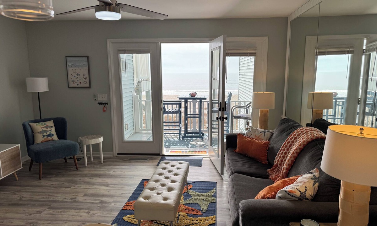 Ocean Isle Beach Condo | AUG 1-8 WEEKLY DISC - Ocean Front 1 bedroom just steps to the beach