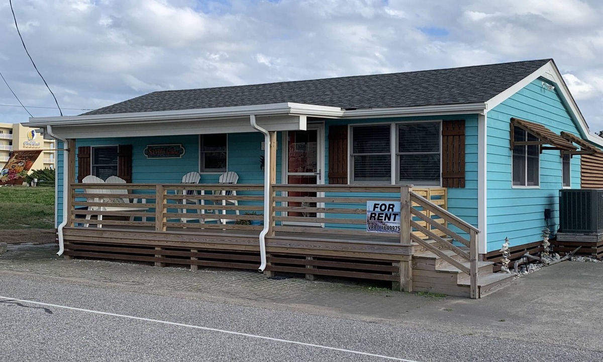 Kill Devil Hills Cottage | Aug 2026 open! !At beach access with lifeguard!Fenced in yard & screened porch