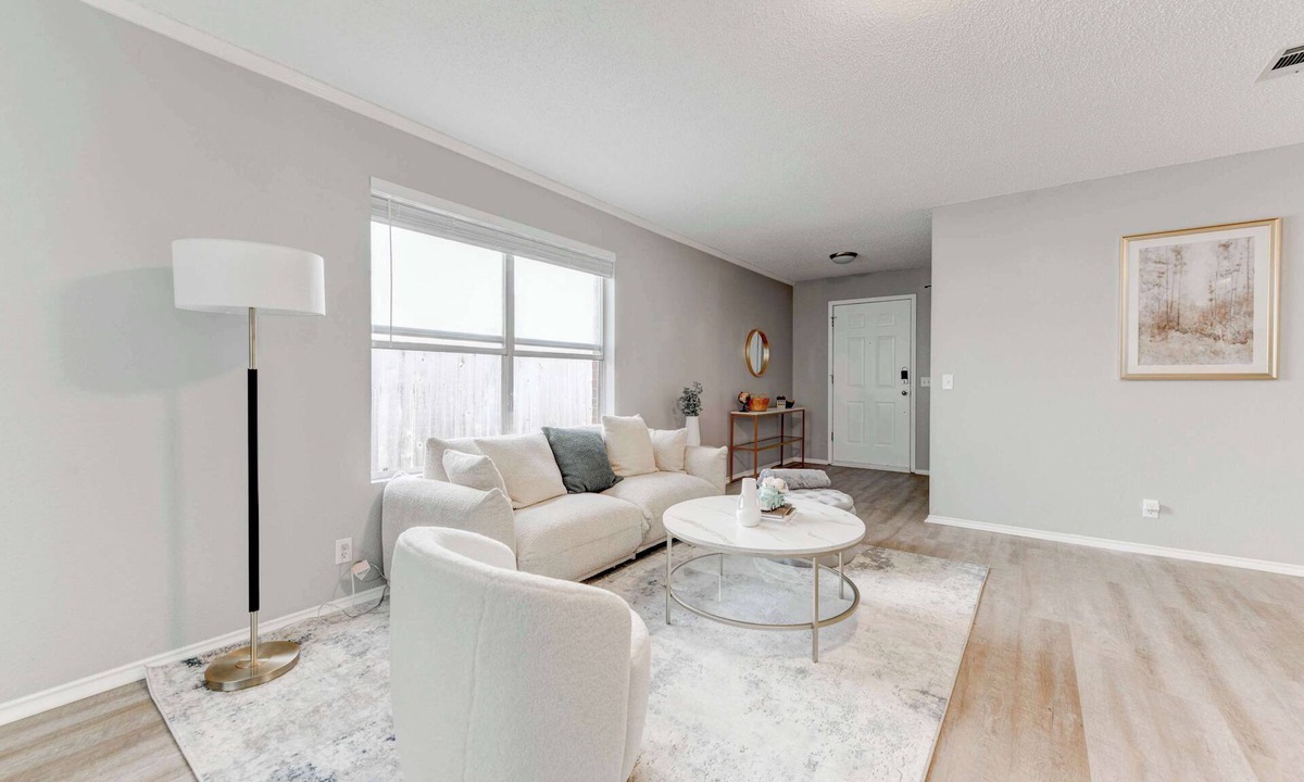 McNeil House | Austin Home Near Lakeline Mall & Pinballz Austin