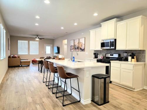 Austin House | Austin House w Pool! by Airport, Tesla, and more!