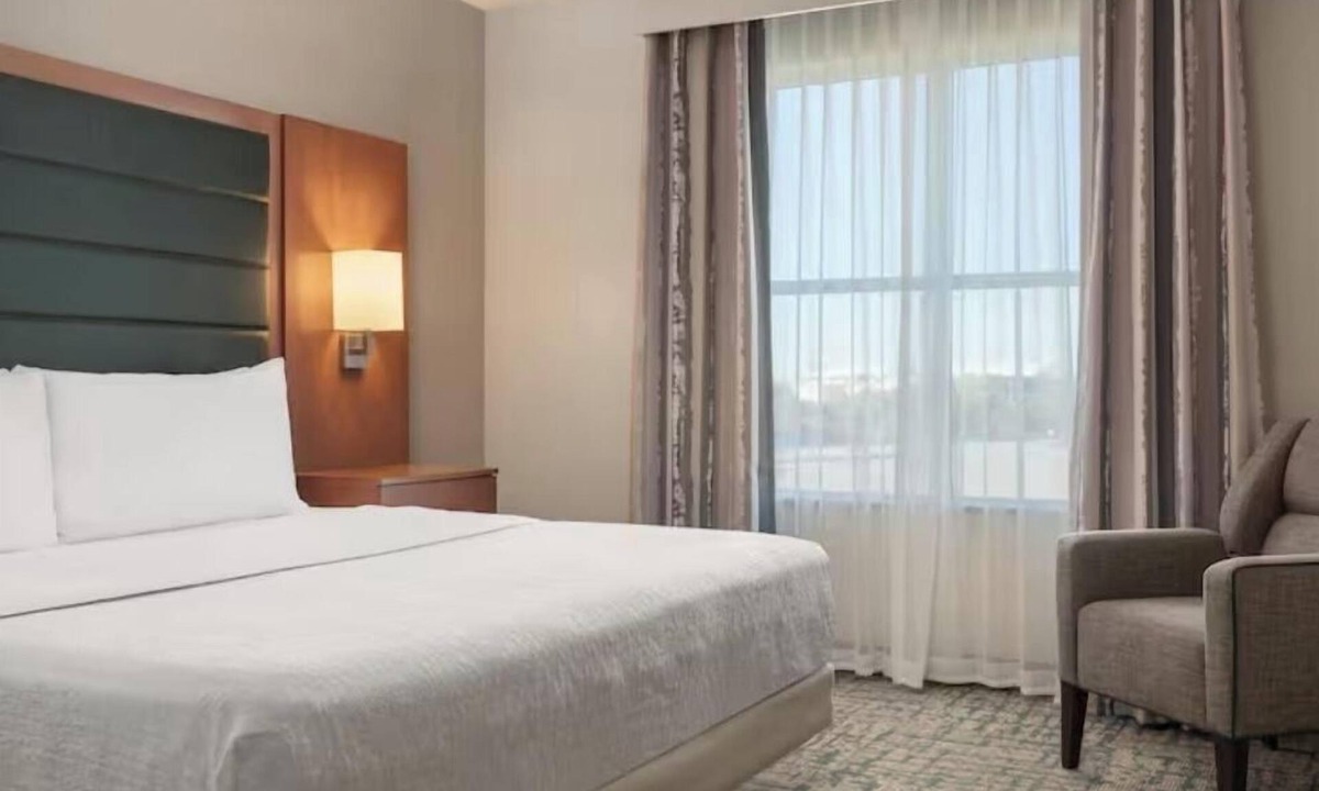 McNeil Hotel | Austin Resort Experience | Free Parking & Onsite Pool | University of Texas -5mi