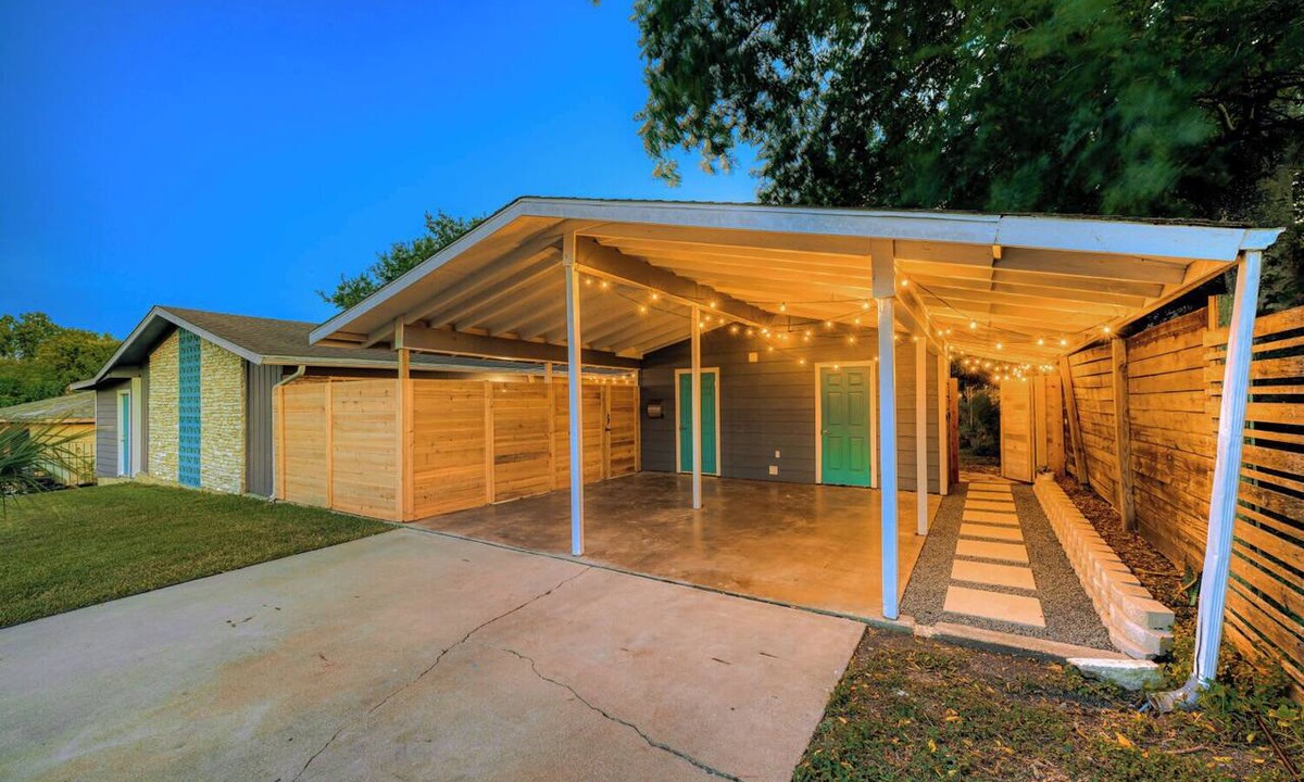Windsor Park House | Austin Retreat | Patio | Near Domain & Downtown